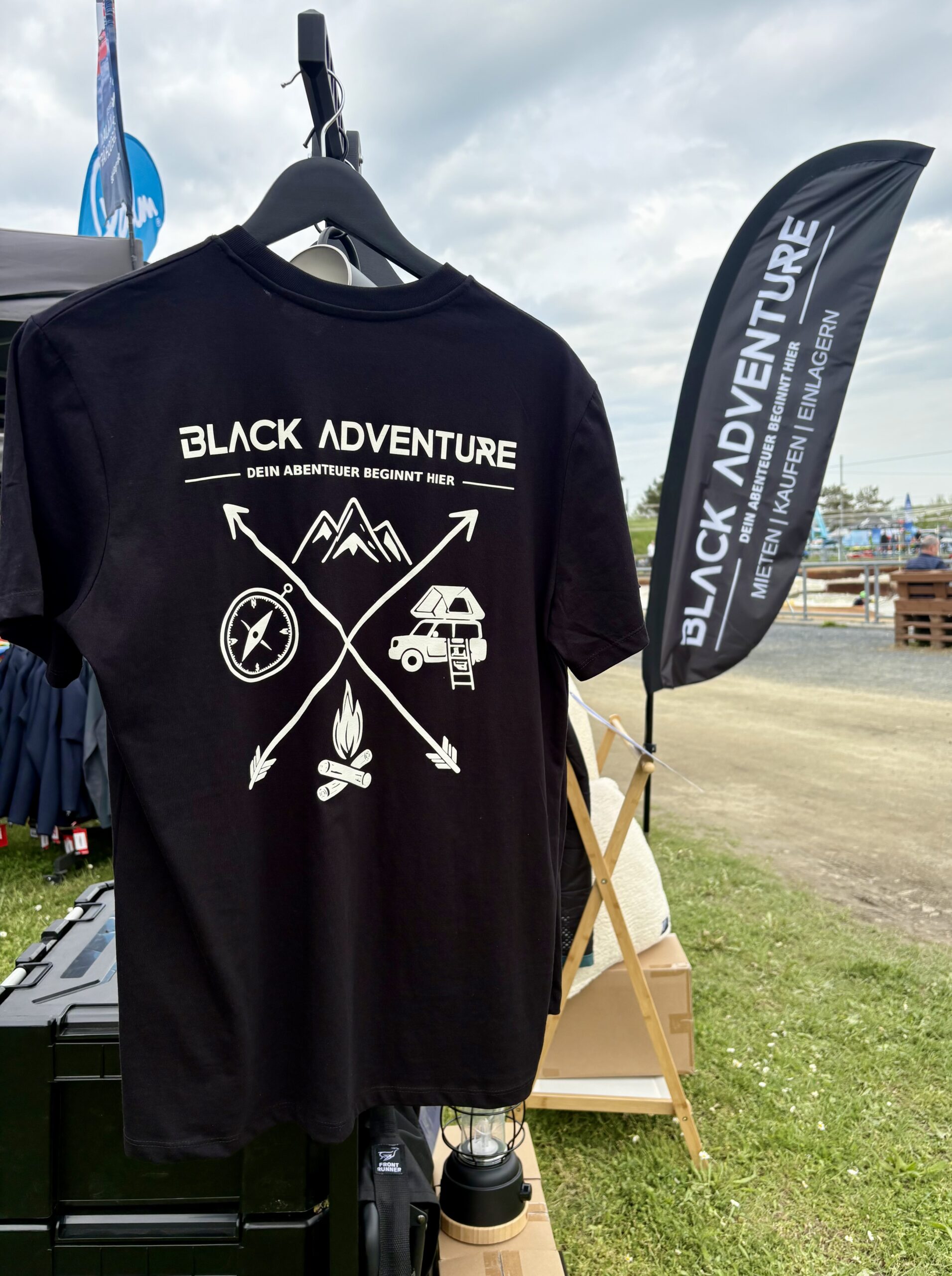 Black Adventure Kompass Organic T-Shirt Unisex – Bild 6